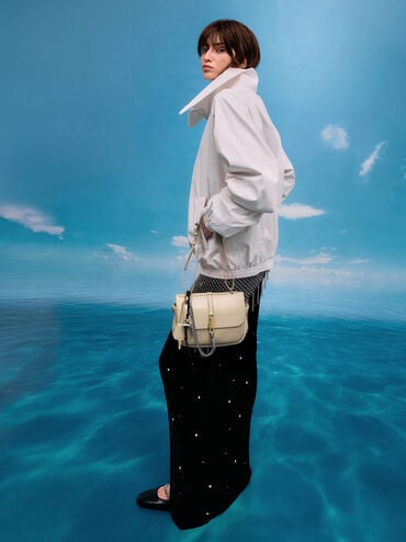 กระเป๋าสะพายข้างประดับโซ่รุ่น Delfina, สีแซนด์, hi-res