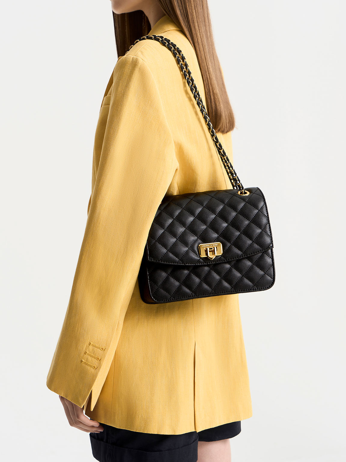 Quilted bag hotsell with chain strap