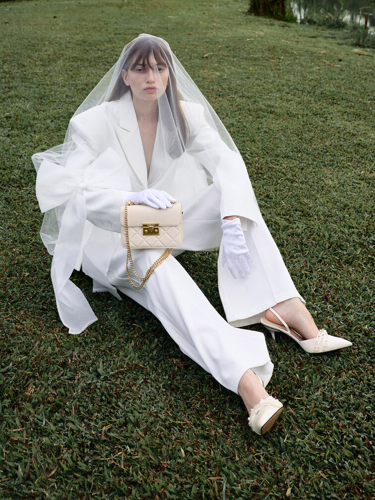 กระเป๋าถือสายโซ่ดีไซน์ลายควิลท์รุ่น Alva, สีครีม, hi-res