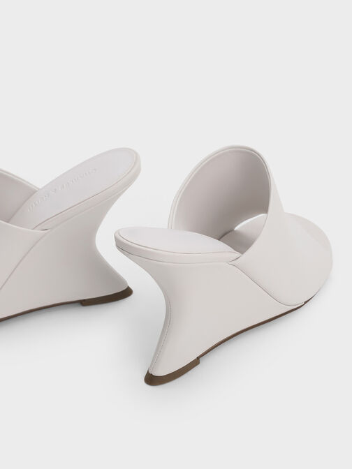 รองเท้าส้นเตารีดทรง Sculptural ดีไซน์สายคาดแบบกว้าง, สีขาว, hi-res