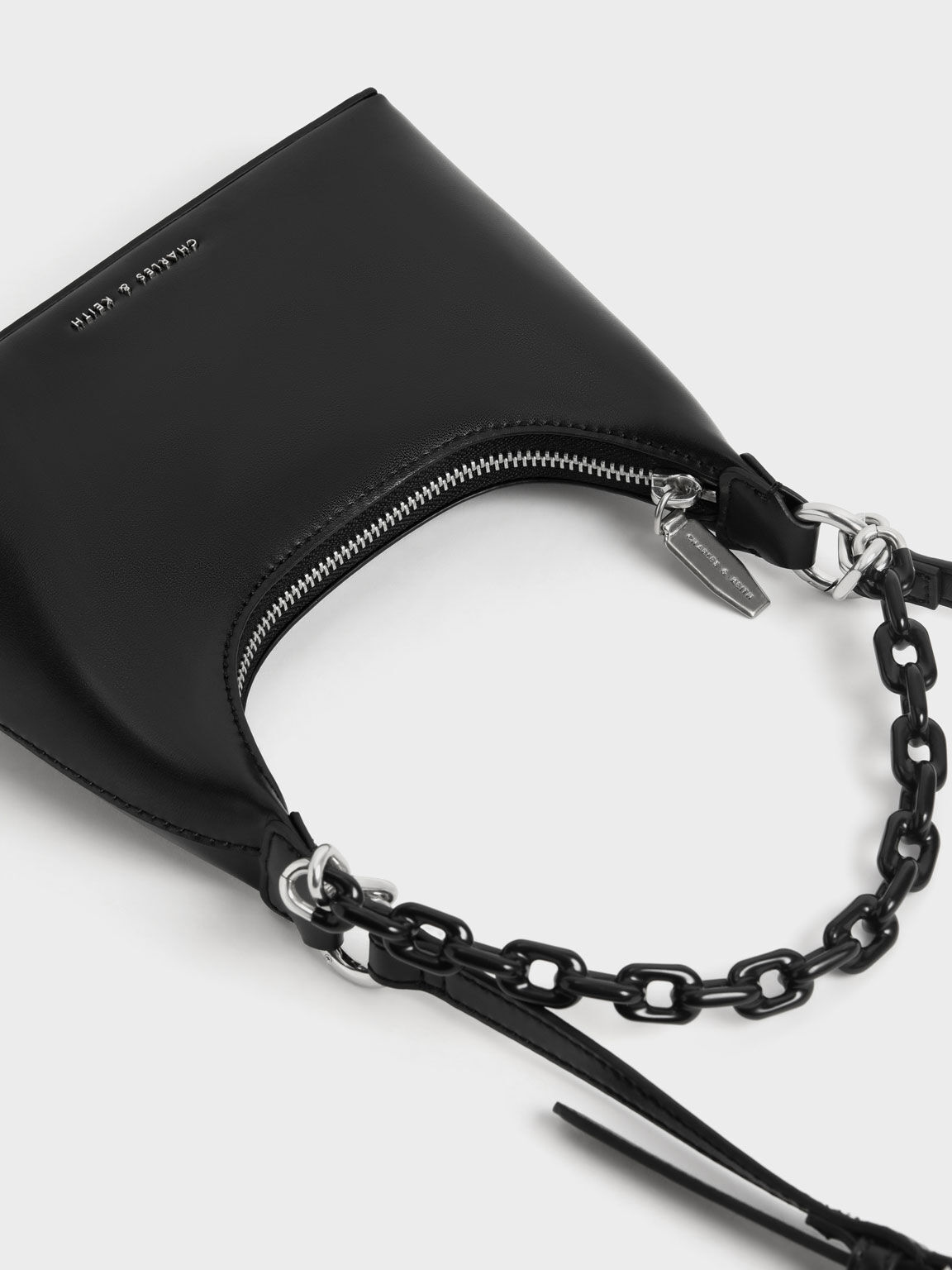 Chain strap shoulder on sale bag charles and keith