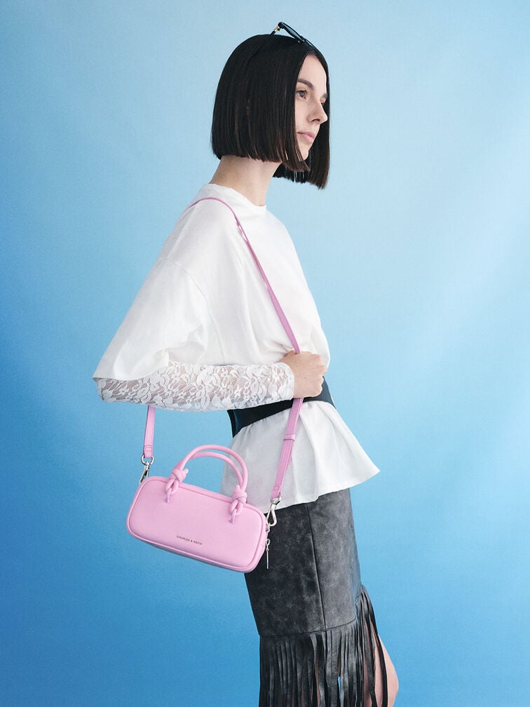 กระเป๋าสะพายข้างทรงยาวดีไซน์หูจับแบบผูกปมรุ่น Sammie, สีบับเบิ้ลกัมพิ้งค์, hi-res