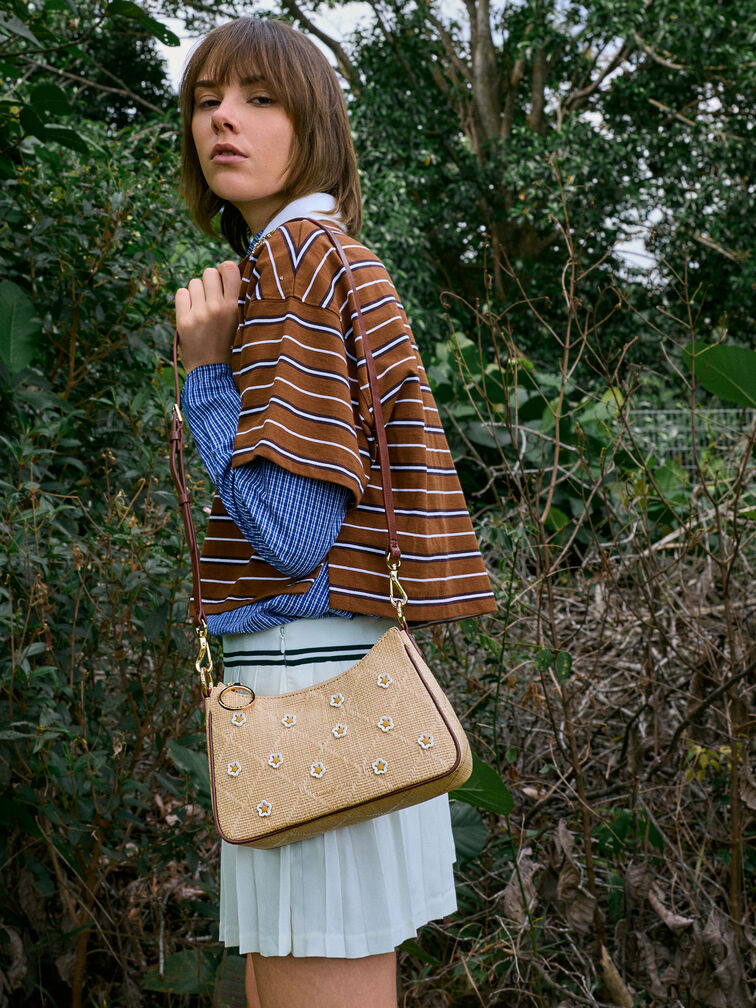 กระเป๋าสะพายข้างวัสดุราฟเฟียประดับดอกไม้รุ่น Philomena, สีเบจ, hi-res