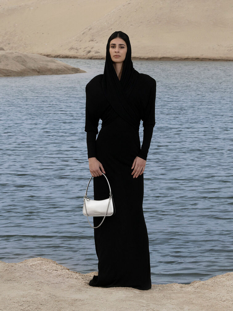 กระเป๋าสะพายไหล่เมทัลลิคดีไซน์ทรงโค้ง, สีเงิน, hi-res