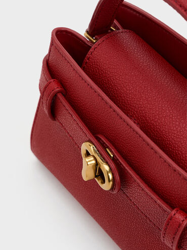 กระเป๋าถือตกแต่งด้วยหัวเข็มขัดเมทัลลิครุ่น Aubrielle, สีแดง, hi-res