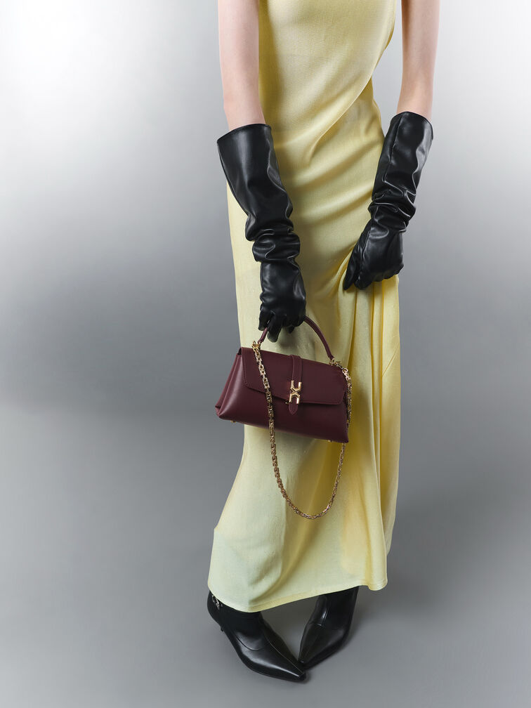 กระเป๋าถือดีไซน์สายโซ่ตกแต่งหัวเข็มขัดเมทัลลิครุ่น Adalyn, สีไวน์เบอร์รี่เรด, hi-res