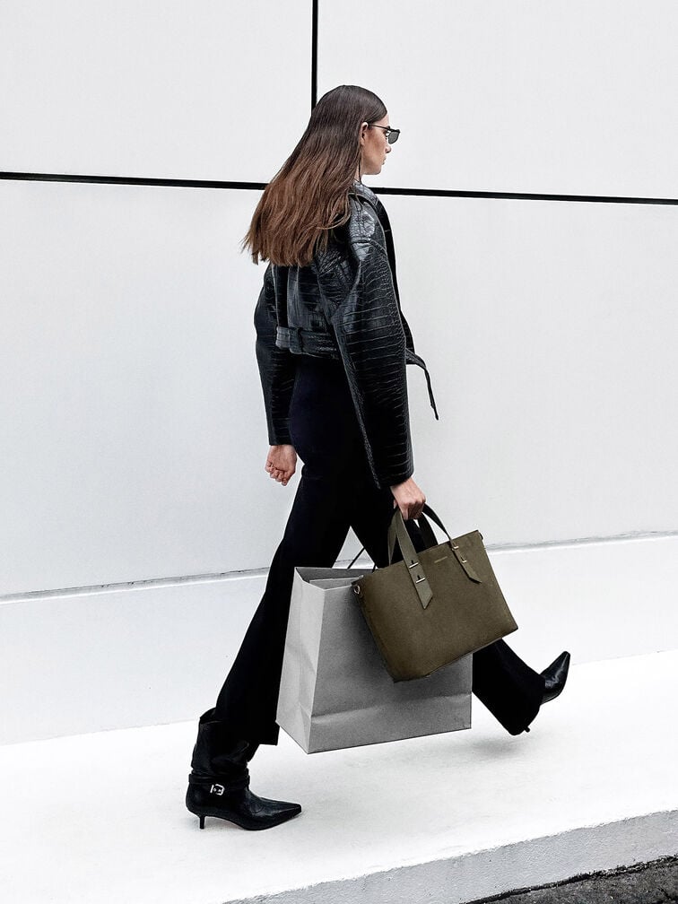 กระเป๋าโท้ทวัสดุหนังกลับรีไซเคิลรุ่น Shania, สีดีพโอลีฟ, hi-res