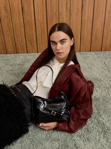 กระเป๋าสะพายข้างตกแต่งหัวเข็มขัดรุ่น Bryna, สีดำอะไหล่สีเงิน, hi-res