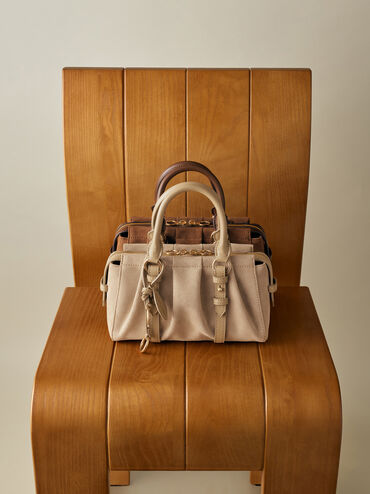 กระเป๋าโท้ทวัสดุหนังกลับรีไซเคิลจับจีบย่นรุ่น Britton, สีนัทเมกเบจ, hi-res