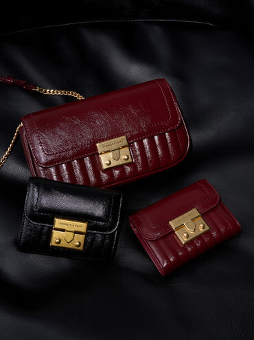 กระเป๋าสะพายข้างขนาดเล็กดีไซน์แบบย่นรุ่น Donna, สีเบอร์กันดี, hi-res