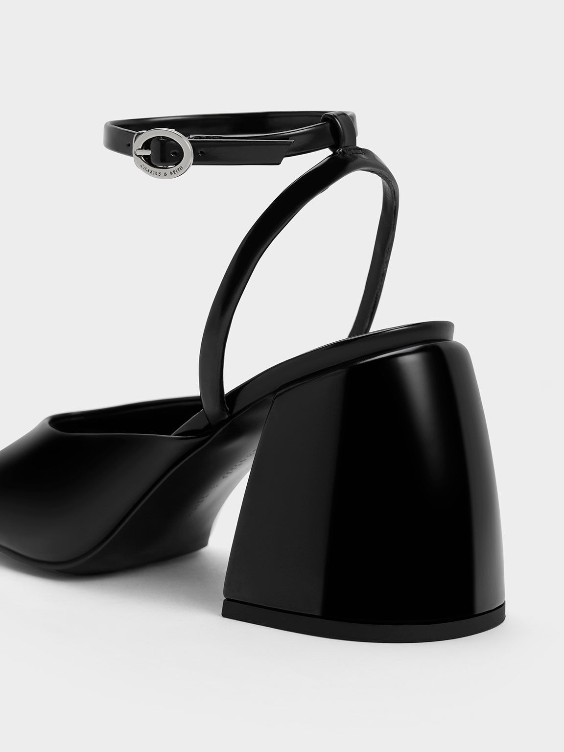 Thick heel pumps with strap top
