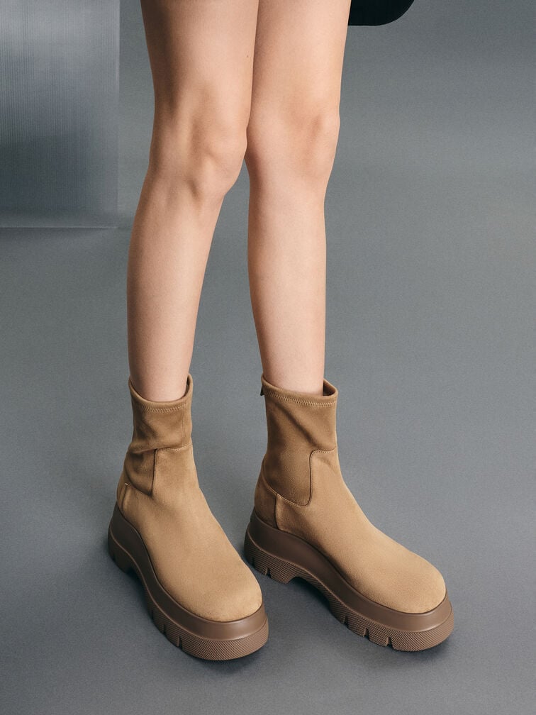 รองเท้าบูทหุ้มข้อแบบพื้นหนาวัสดุหนังกลับตกแต่งซิปด้านหลังรุ่น Leoi, สีคาเมล, hi-res