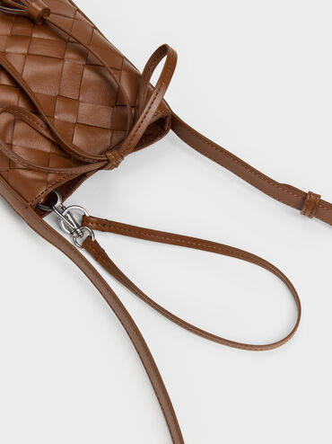 กระเป๋าเพาช์ดีเทลงานสานประดับพู่รุ่น Ivette, สีช็อคโกแลต, hi-res