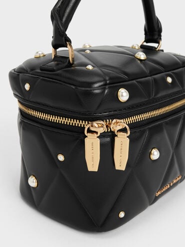 กระเป๋าทรงลูกบาศก์ลายควิลท์ประดับมุกพร้อมหูจับด้านบนรุ่น Arwen, สีดำ, hi-res