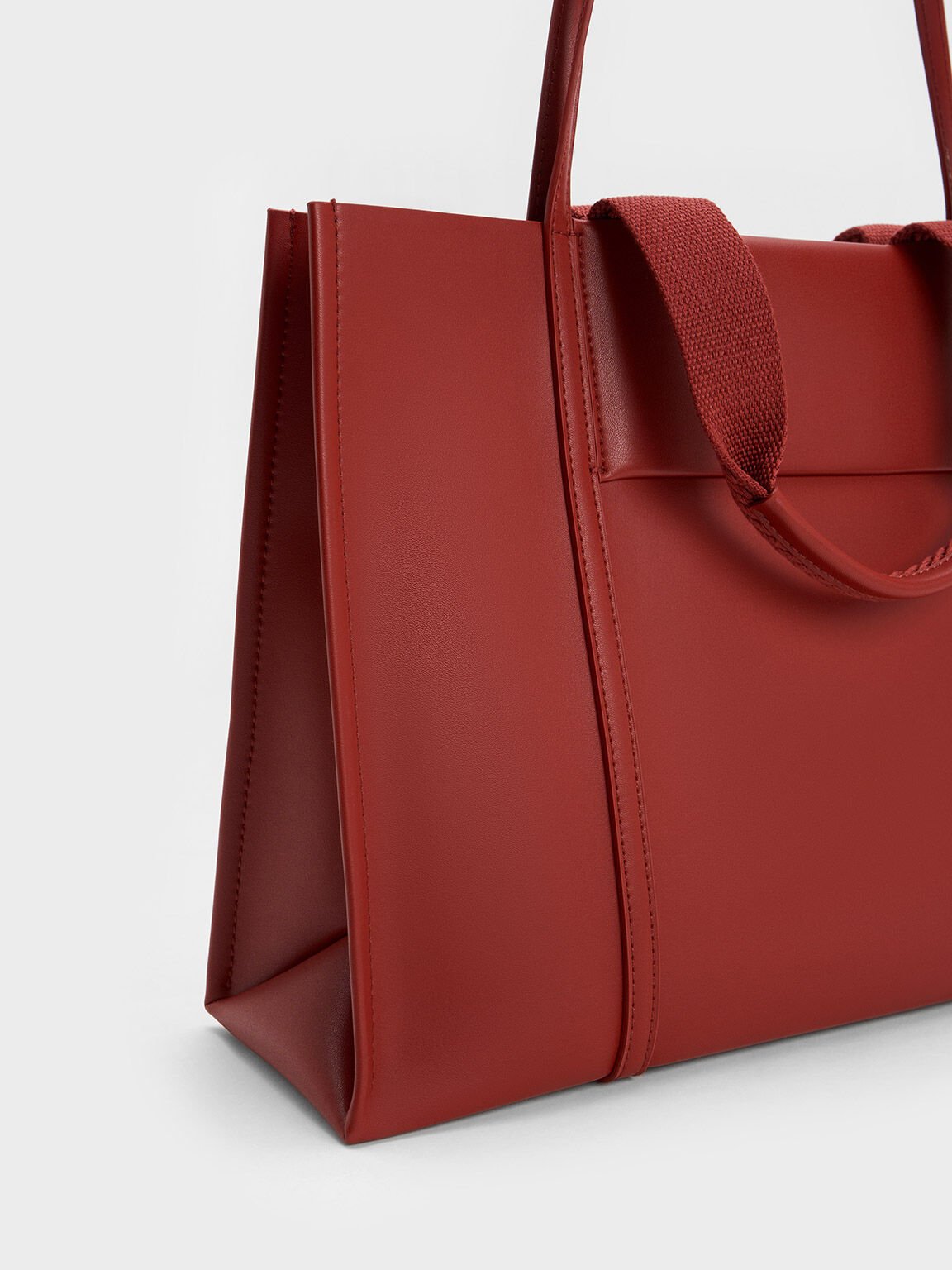 Midi city bag with zip top
