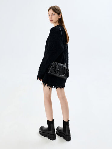กระเป๋าโบว์ลิ่งพร้อมชาร์มรูปหัวใจรุ่น Nellie, สีดำอะไหล่สีเงิน, hi-res