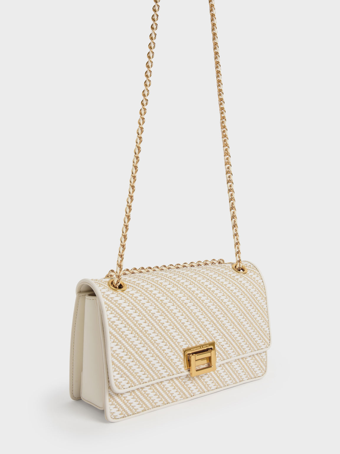 White shoulder top bag with chain