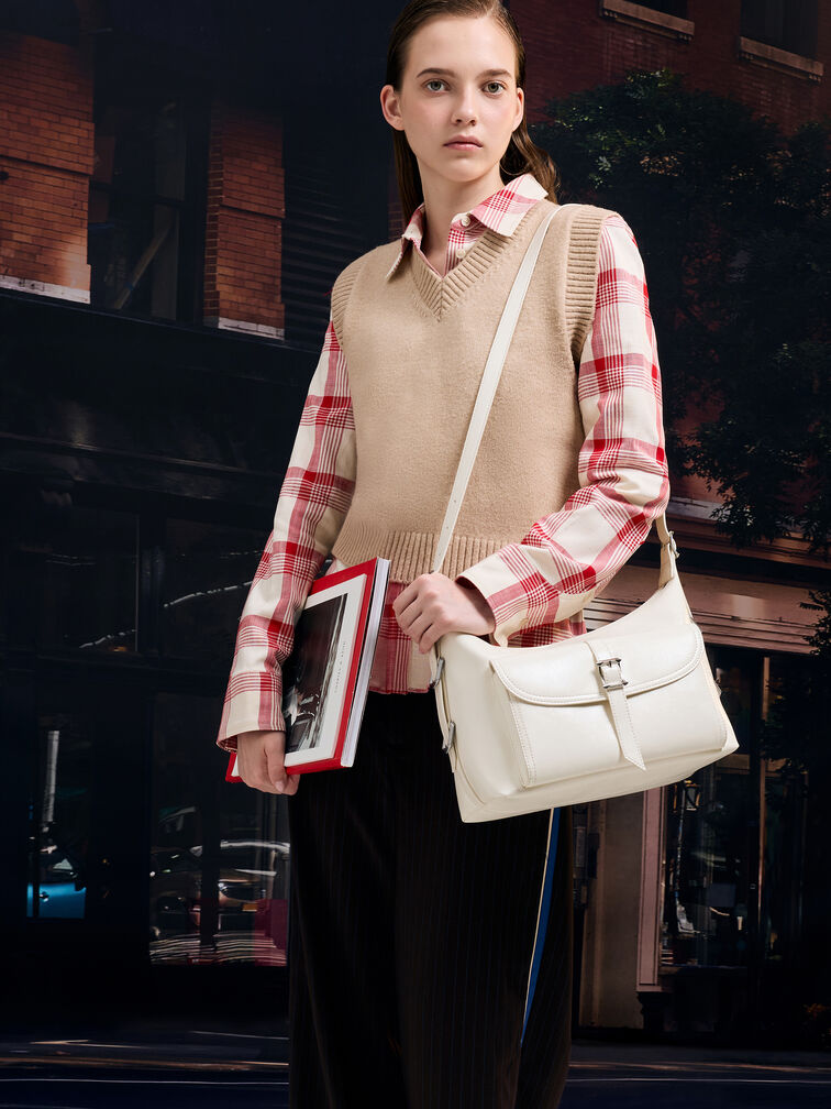 กระเป๋าโฮโบตกแต่งหัวเข็มขัดรุ่น Bryna, สีครีม, hi-res