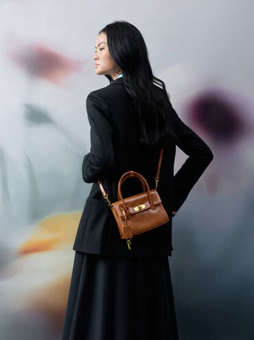 กระเป๋าโท้ทมินิดีเทลตัวล็อคแบบหมุนรุ่น Kerry, สีดิสเทรสด์แทน, hi-res