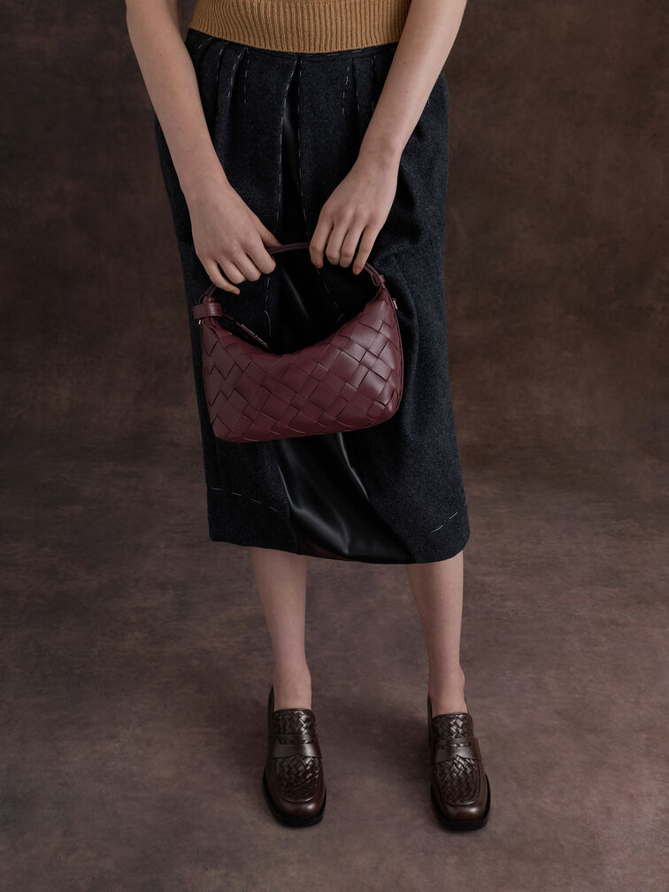 กระเป๋าสะพายไหล่ดีไซน์แบบสานรุ่น Ivette, สีไวน์เบอร์รี่เรด, hi-res