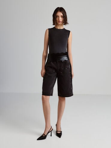 รองเท้าปิดส้นหัวแหลมดีไซน์สายเข็มขัดประดับมุกรุ่น Helena, หนังเงาสีดำ, hi-res