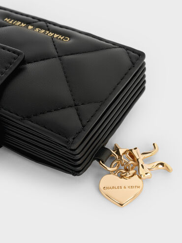 กระเป๋าใส่บัตรลายควิลท์พร้อมสายรัดประดับชาร์มรูปหัวใจโบว์รุ่น Arrietty, สีดำ, hi-res