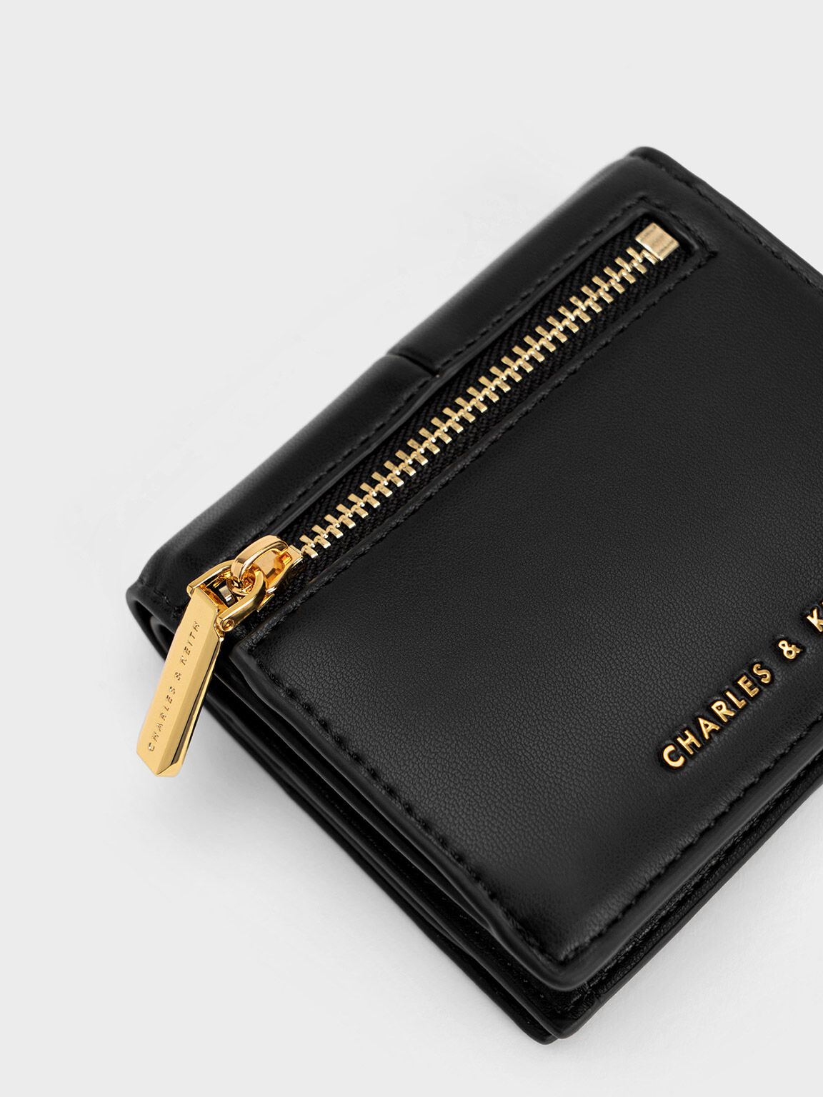 Charles and keith wallet small 2025