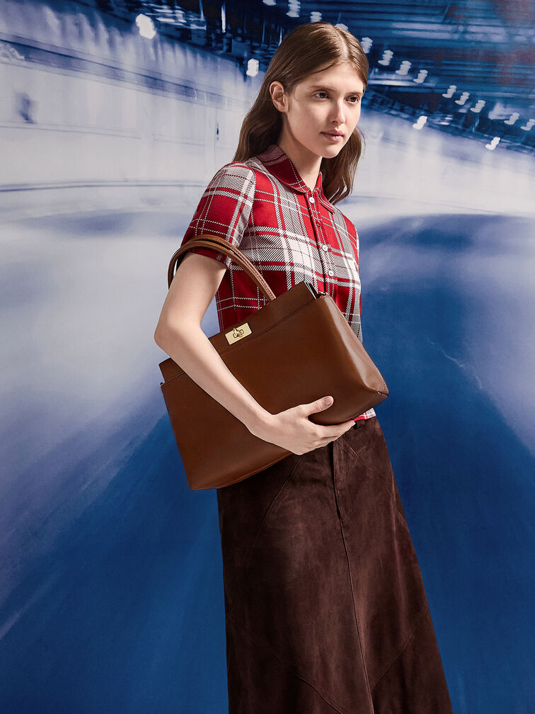 กระเป๋าสะพายข้างทรง Satchel ดีไซน์หูจับด้านบนรุ่น Lennie, สีดาร์คบราวน์, hi-res