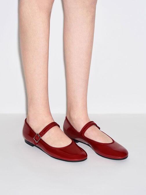 รองเท้าส้นเตี้ยหนังแก้วทรงแมรี่เจนสายคาดเท้าตกแต่งด้วยหัวเข็มขัด, สีแดง, hi-res