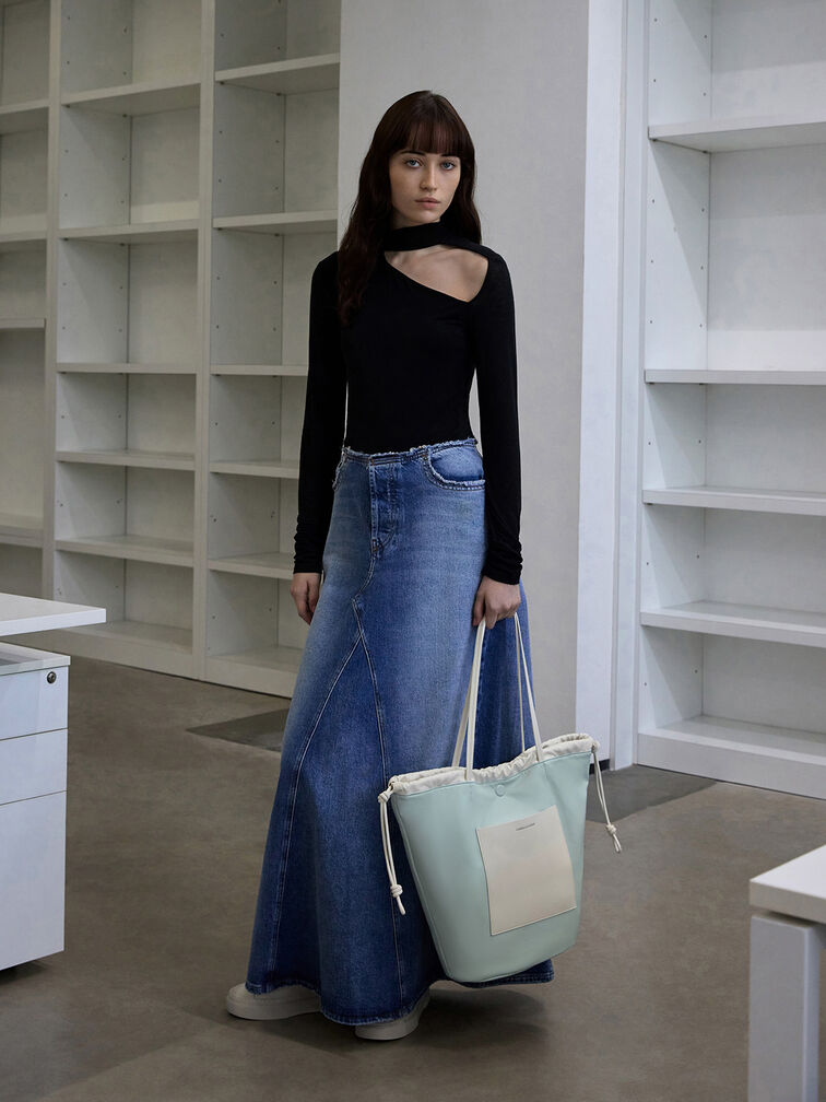 กระเป๋าโท้ทดีไซน์จับจีบย่นที่ปิดแบบเชือกรูดรุ่น Sianna, สีครีม, hi-res