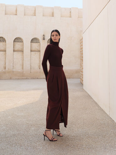 รองเท้าแตะส้นสูงหนังแก้วดีไซน์ส้นเข็มพร้อมสายรัดข้อเท้ารุ่น Andricia, สีเบอร์กันดี, hi-res