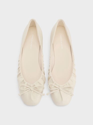 รองเท้าส้นเตี้ยทรงบัลเล่ต์ดีไซน์จับจีบประดับโบว์, สีชอล์ค, hi-res