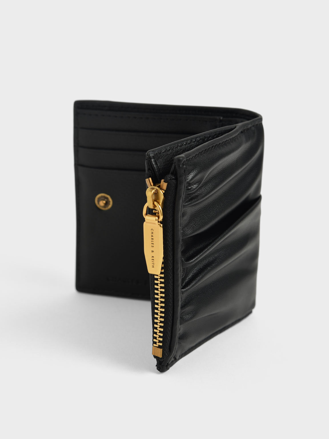 กระเป๋าสตางค์ Black Ruched Short Wallet - CHARLES & KEITH TH
