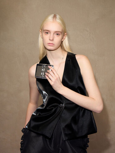 กระเป๋าใส่บัตรตกแต่งสายโซ่รุ่น Agatha, สีเงิน, hi-res