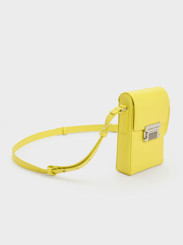 กระเป๋าเพาช์ทรงยาวตกแต่งด้วยเมทัลลิครุ่น Freida, สีเหลือง, hi-res