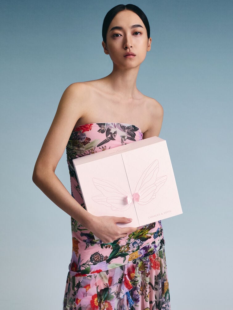 ชุดของขวัญ: กระเป๋าถือดีไซน์ควิลท์พร้อมชาร์มประดับกระเป๋ารุ่น Cressida, สีคอตตอนแคนดี้พิงค์, hi-res