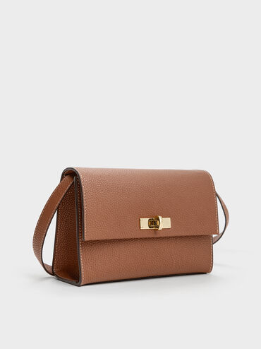 กระเป๋าสะพายข้างวัสดุหนังรีไซเคิลตกแต่งตัวล็อคแบบหมุนรุ่น Chance, สีช็อคโกแลต, hi-res