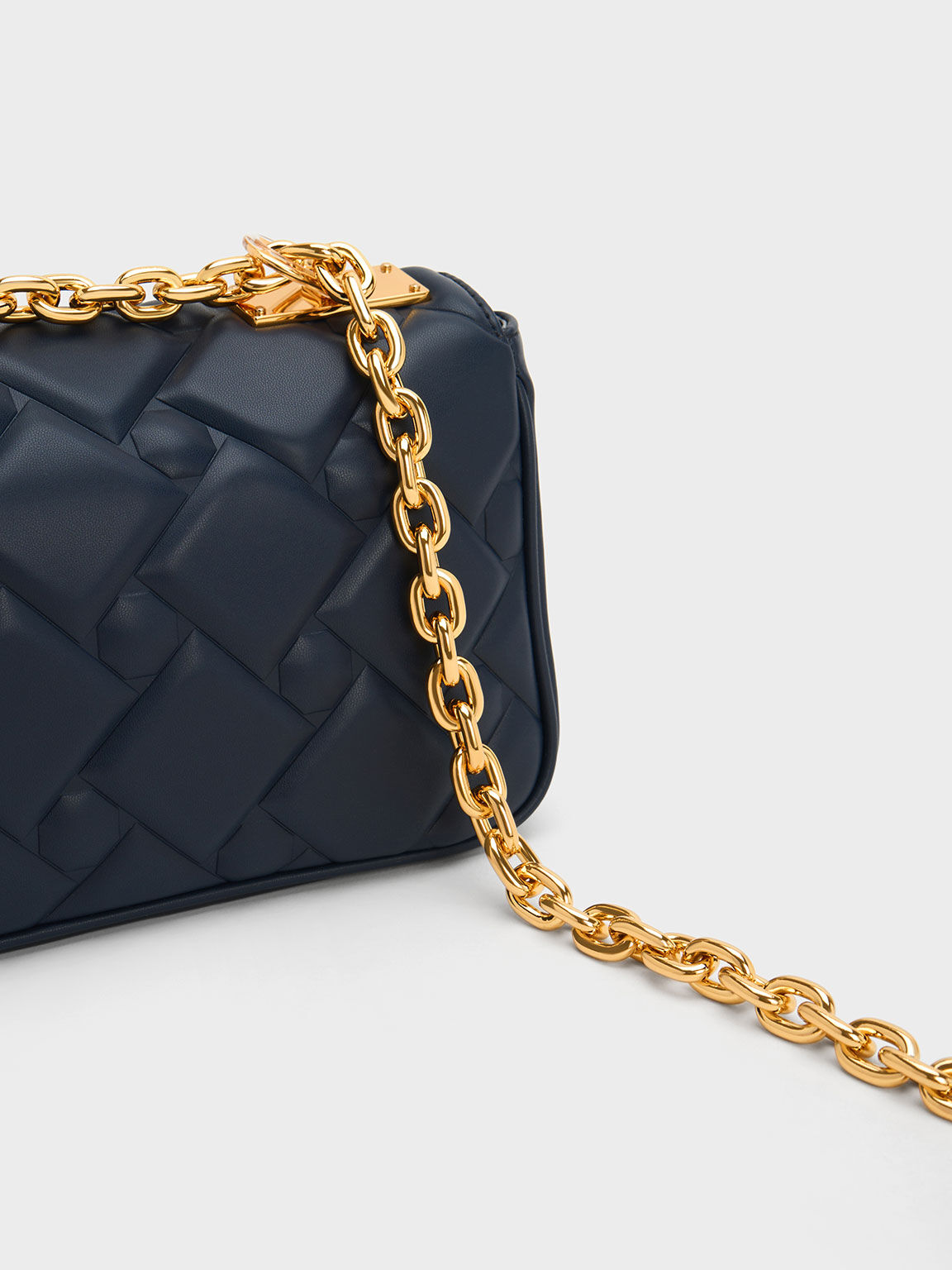 Gold sales chain bag