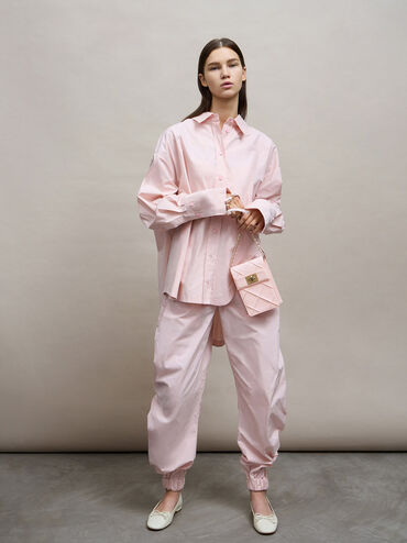กระเป๋าสะพายข้างทรงยาวดีไซน์ลายควิลท์รุ่น Eleni, สีชมพูอ่อน, hi-res
