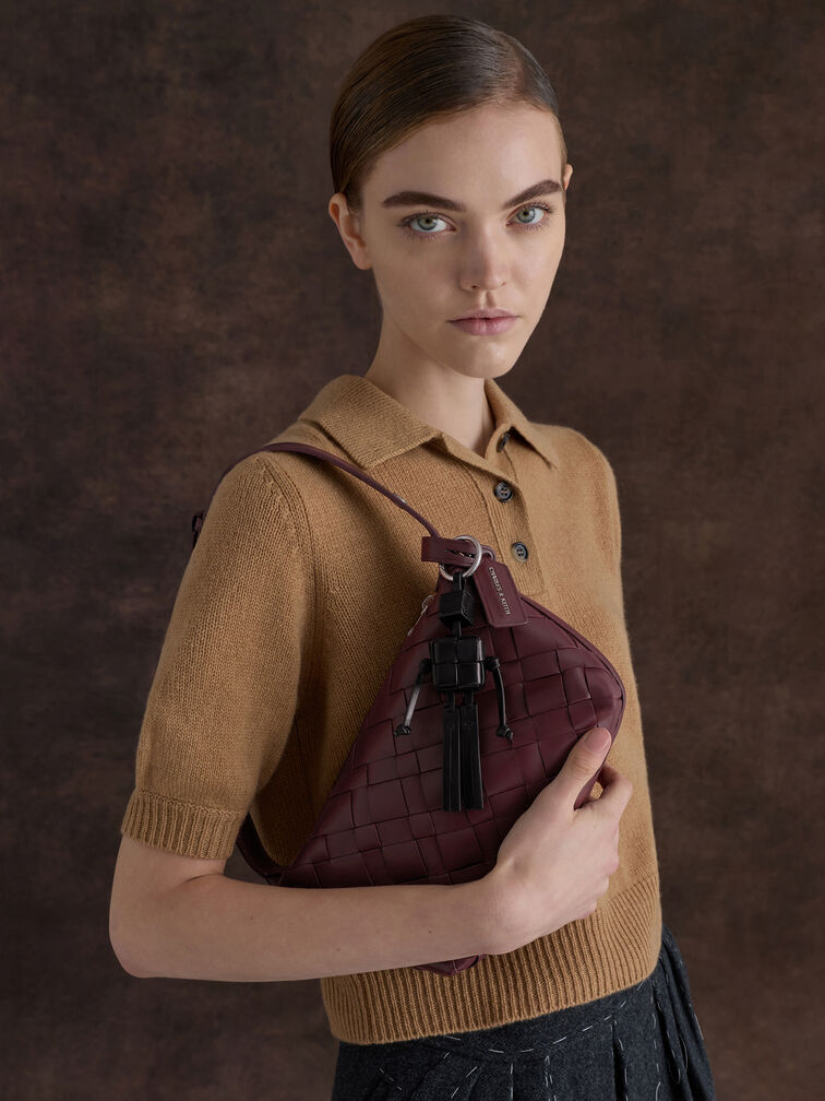 กระเป๋าสะพายไหล่ดีไซน์แบบสานรุ่น Ivette, สีไวน์เบอร์รี่เรด กระเป๋าสะพายไหล่ดีไซน์แบบสานรุ่น Ivette, สีไวน์เบอร์รี่เรด, hi-res