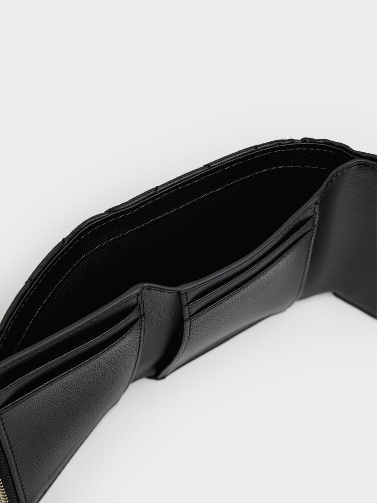 กระเป๋าสตางค์ลายควิลท์ฝาปิดโค้งประดับชาร์มรูปหัวใจโบว์รุ่น Arrietty, สีดำ, hi-res