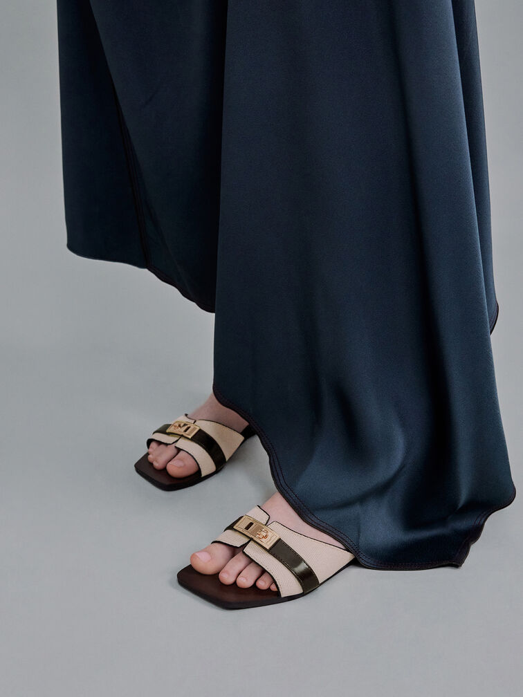 รองเท้าแตะแบบสวมวัสดุผ้าแคนวาสดีเทลหัวเข็มขัดเมทัลลิครุ่น Lando, สีมัลติ, hi-res