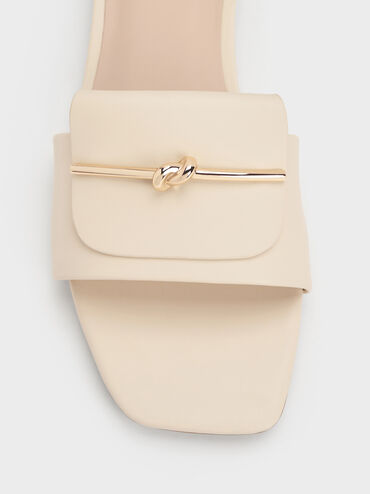 รองเท้าแตะแบบสวมตกแต่งอะไหล่เมทัลลิคแบบผูกปม, สีชอล์ค, hi-res