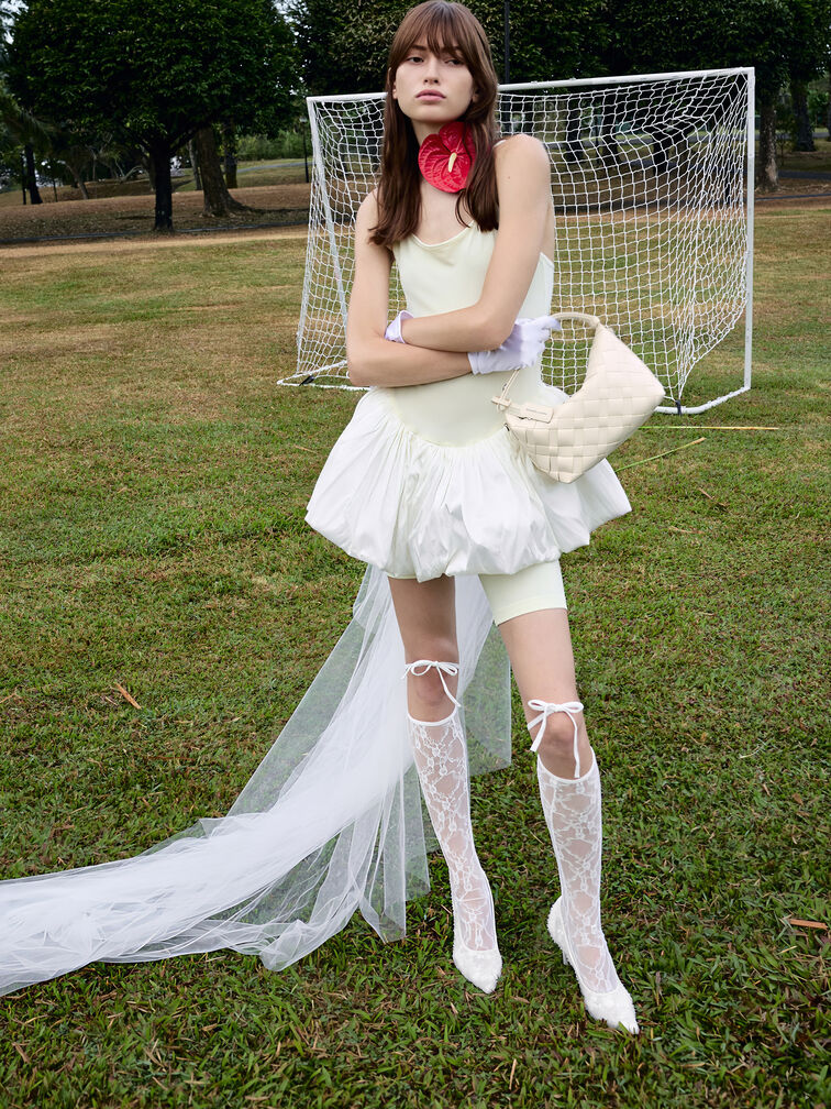 กระเป๋าสะพายไหล่ดีไซน์แบบสานรุ่น Ivette, สีครีม, hi-res