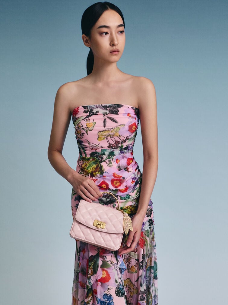 ชุดของขวัญ: กระเป๋าถือดีไซน์ควิลท์พร้อมชาร์มประดับกระเป๋ารุ่น Cressida, สีคอตตอนแคนดี้พิงค์, hi-res