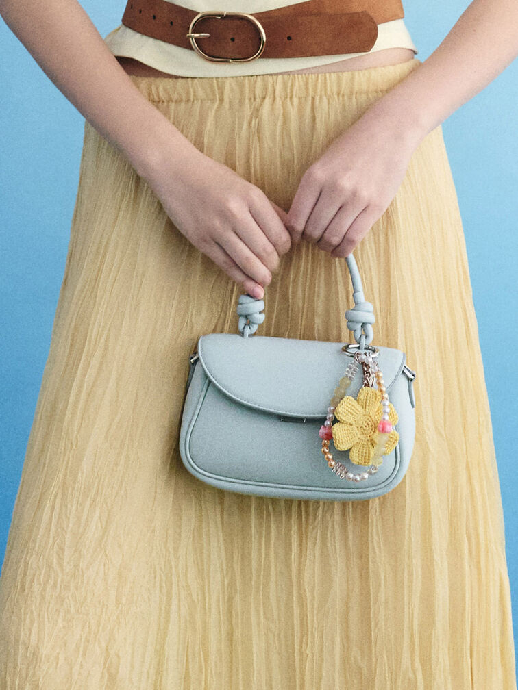 กระเป๋าสะพายข้างดีไซน์ที่ปิดด้านหน้าพร้อมหูจับแบบผูกปมรุ่น Sammie, สีซีซอลต์บลู, hi-res