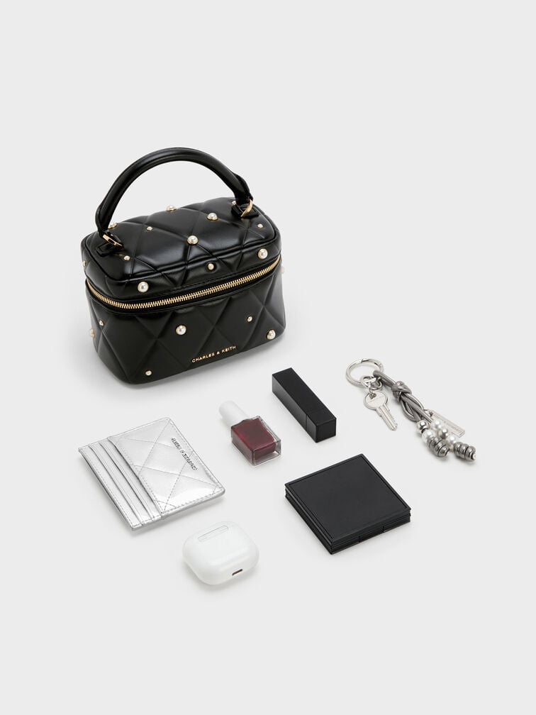 กระเป๋าทรงลูกบาศก์ลายควิลท์ประดับมุกพร้อมหูจับด้านบนรุ่น Arwen, สีดำ, hi-res