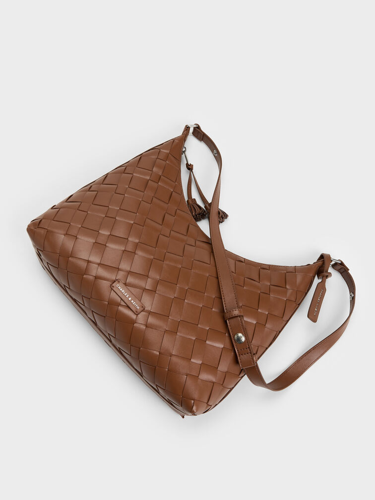 กระเป๋าโฮโบดีเทลงานสานประดับพู่รุ่น Ivette, สีช็อคโกแลต, hi-res