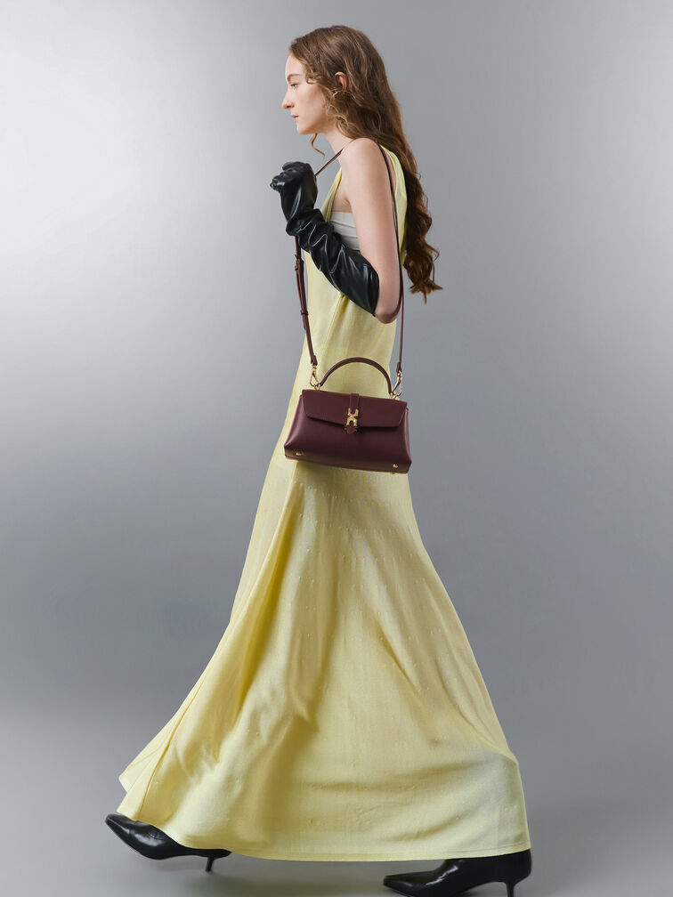 กระเป๋าถือดีไซน์สายโซ่ตกแต่งหัวเข็มขัดเมทัลลิครุ่น Adalyn, สีไวน์เบอร์รี่เรด, hi-res