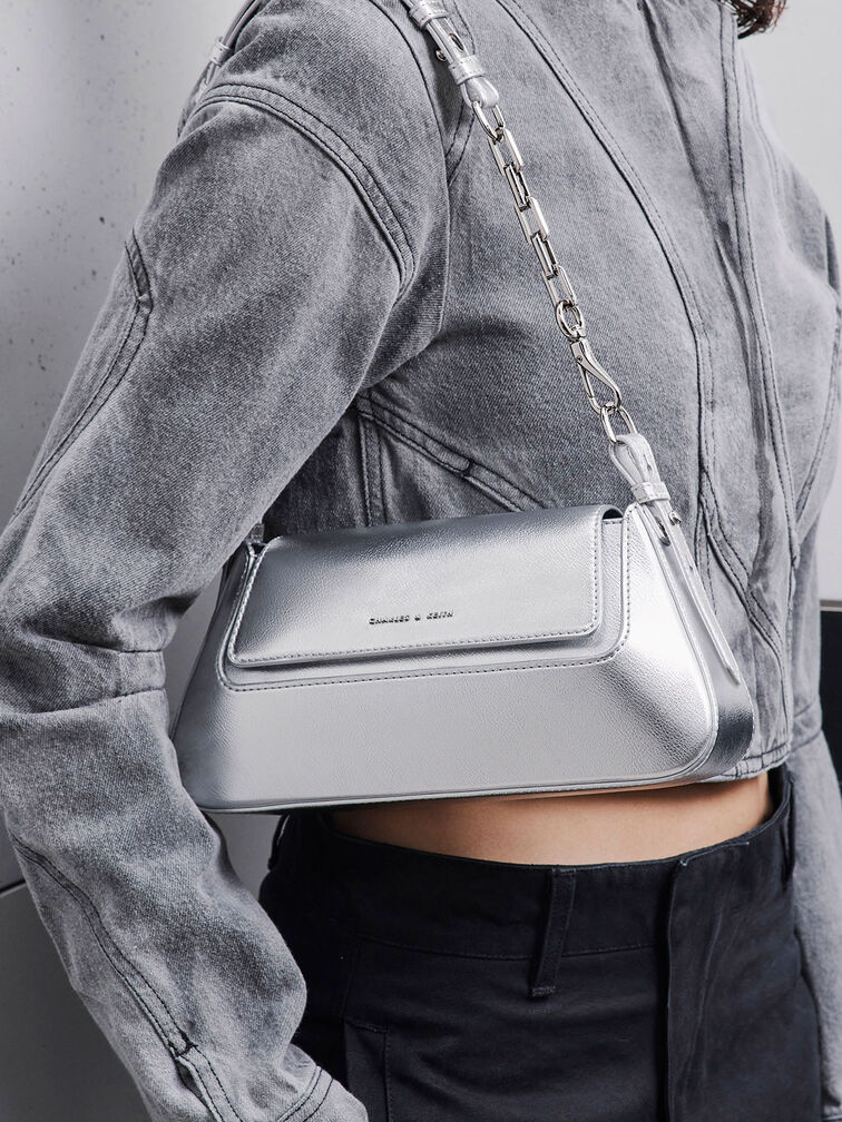 Olivia Metallic Trapeze Shoulder Bag, สีเงิน, hi-res